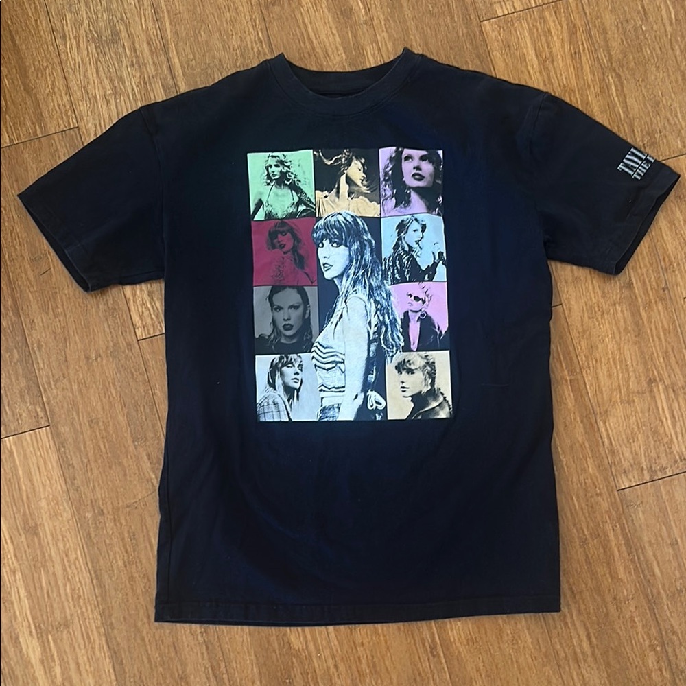 Taylor Swift Eras Tour, official T-shirt Black Graphic size small